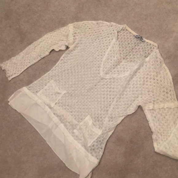 Large White Woven Sweater with Sheer Hemming - Picture 3 of 3